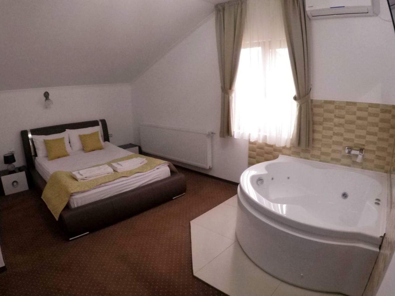 Casa Someseana Guest House Gilgau Екстериор снимка